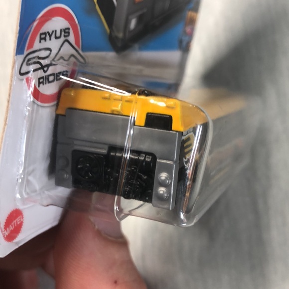 Ain’t Fare Yellow - Picture 6 of 8